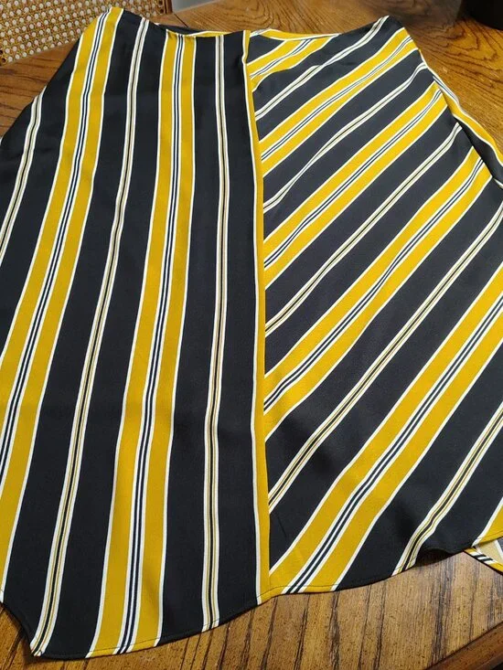 Dressy, Flowy, Skirt with Zipper - Picture 4 of 4